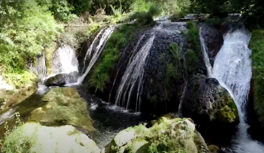 Les Ch&ucirc;tes du Caramy.