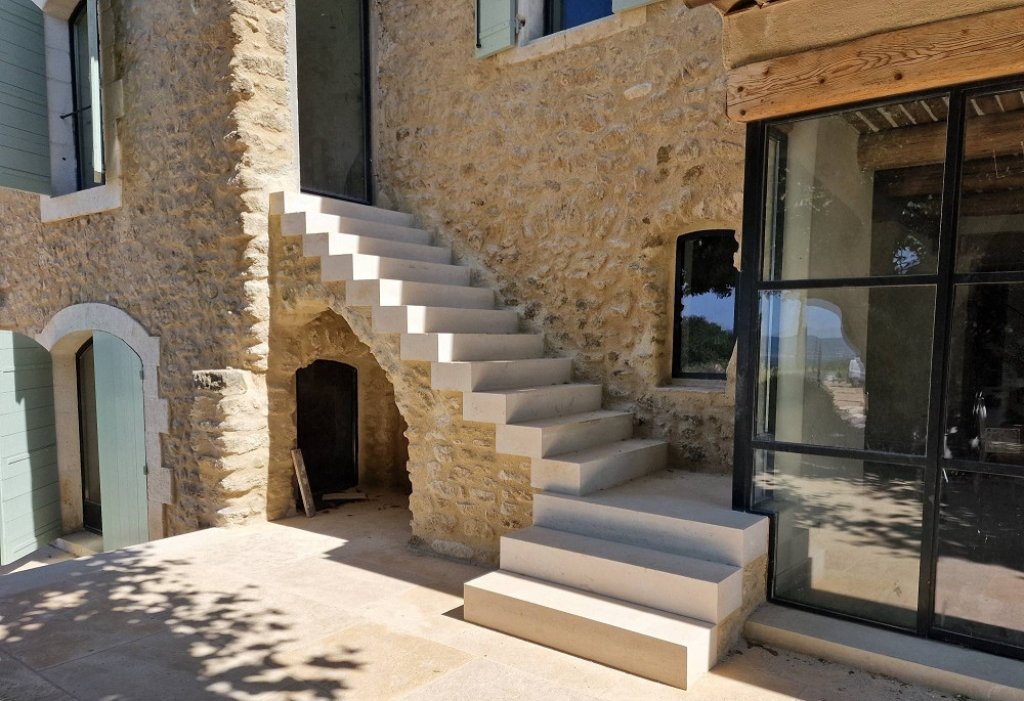 Maison en pierre de Rognes.