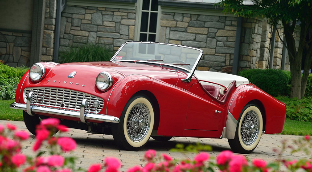 Voiture ancienne de collection en Provence.