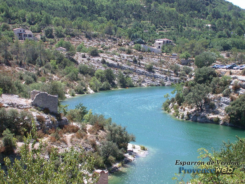 Le Lac &agrave; Esparron de Verdon.
