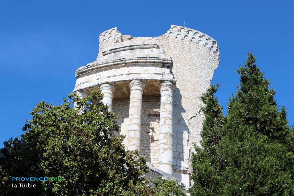 Ruine romaine &agrave; La Turbie.