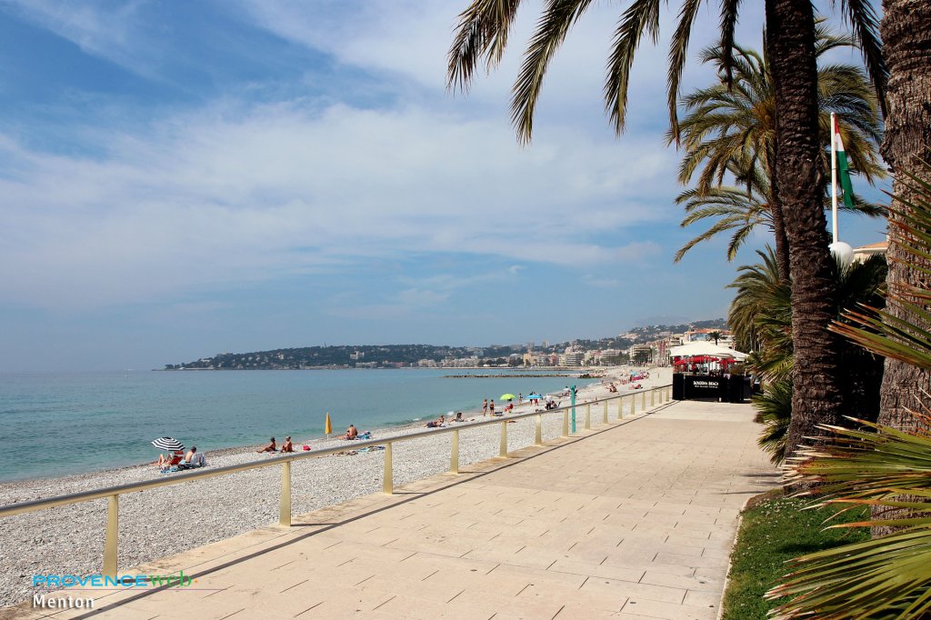 Plage &agrave; Menton.