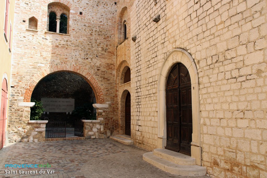 Superbe place pav&eacute;e.