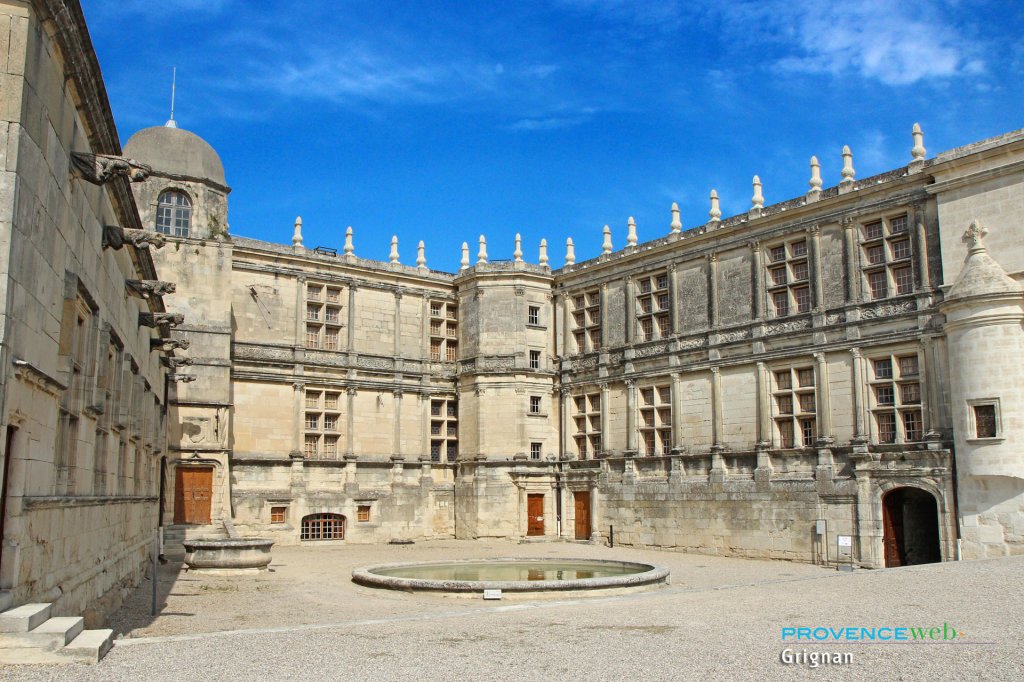 Grignan dans la Dr&ocirc;me.