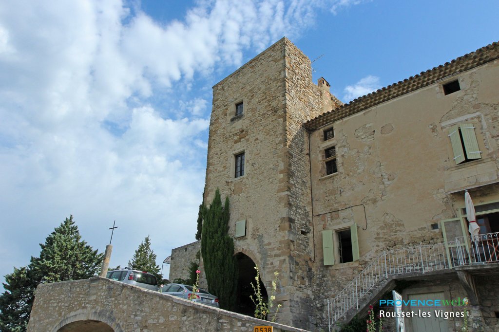 Tour fortifi&eacute;e.