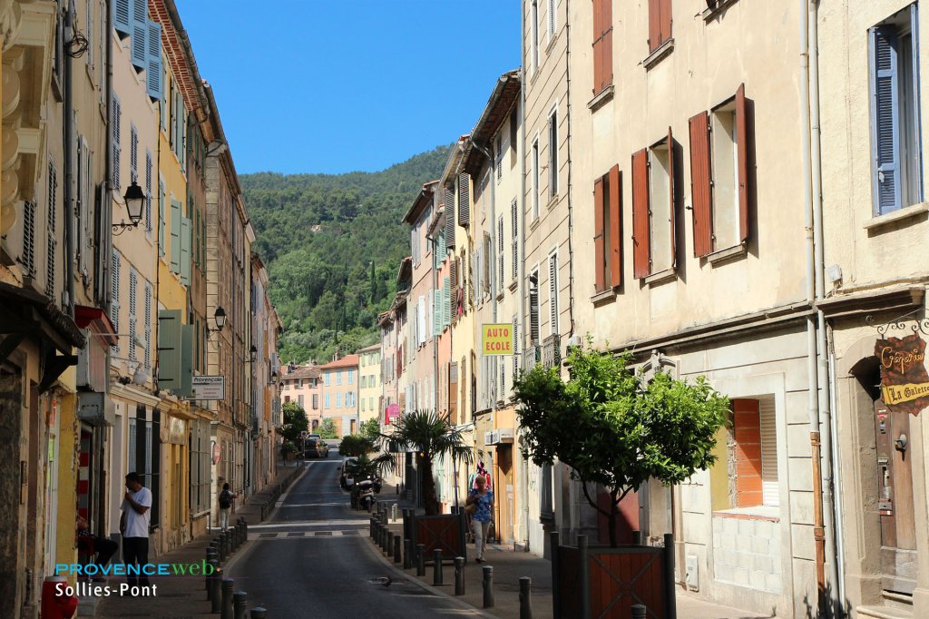 Solli&egrave;s Pont 83.