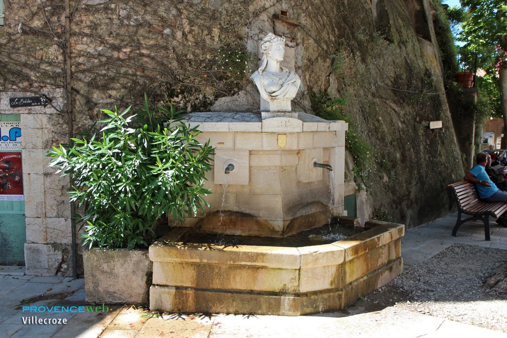 Fontaine &agrave; Villecroze.