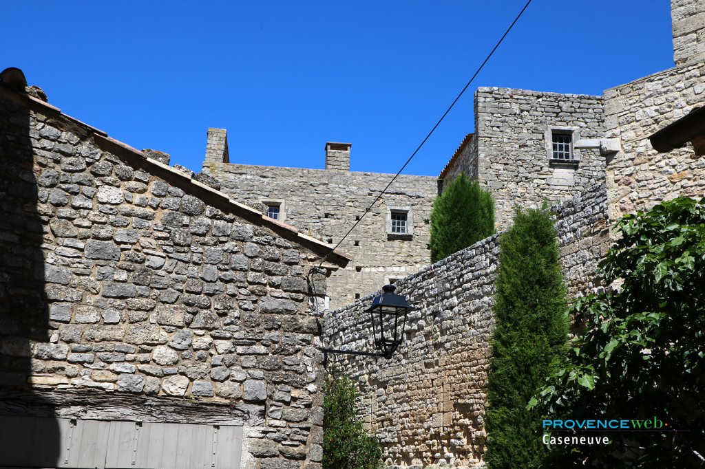 Village de Caseneuve.