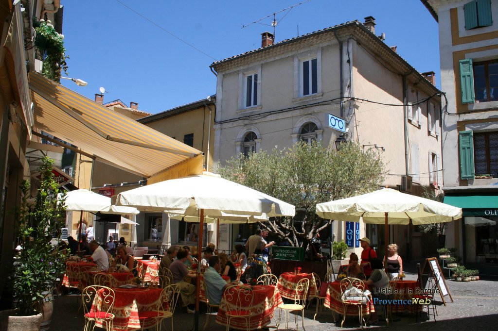 Restaurant &agrave; l'Isle sur la Sorgue.