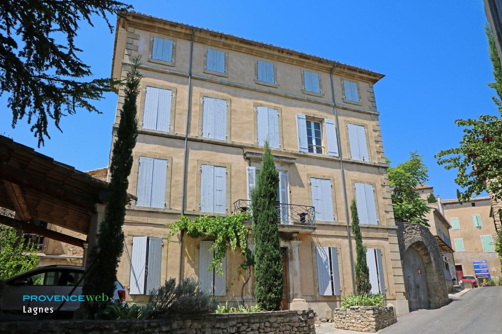 Lagnes en Provence.