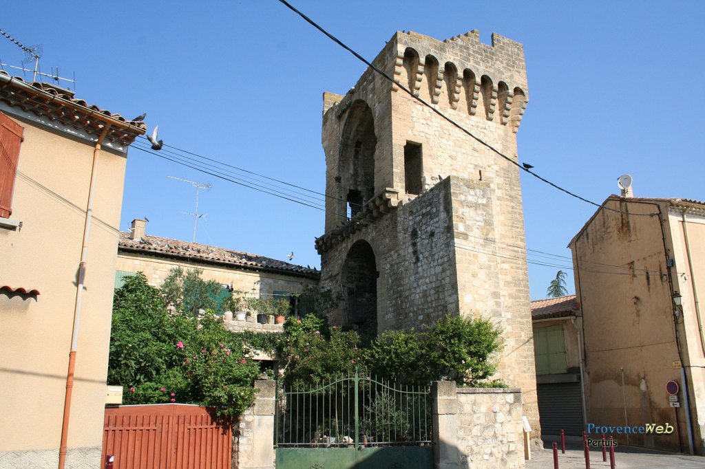 Tour Saint Jacqes &agrave; Pertuis.
