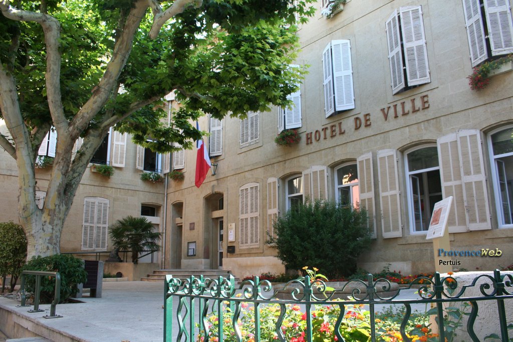 Mairie de Pertuis.