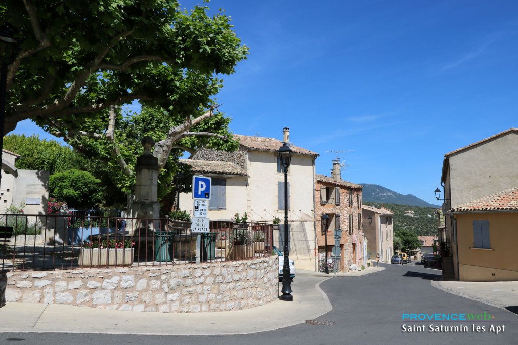 Petite rue du village.