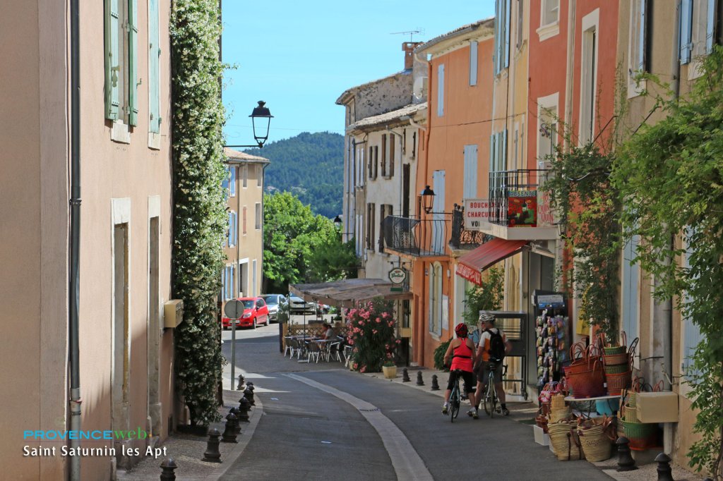 Ruelle commer&ccedil;ante.