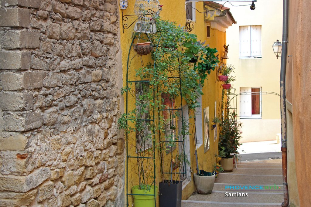 Ruelle &agrave; Sarrians.