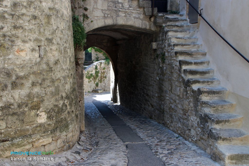 Passage vo&ucirc;t&eacute;.