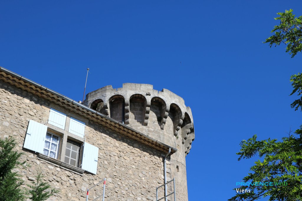 Tour &agrave; Viens.